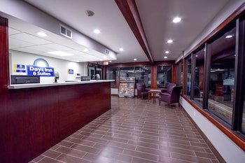 Days Inn & Suites by Wyndham Wisconsin Dells