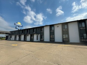Days Inn by Wyndham Salina I-70