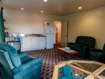 Karamea Village Hotel