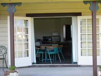 Karamea Village Hotel