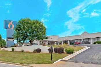 Motel 6 Conyers