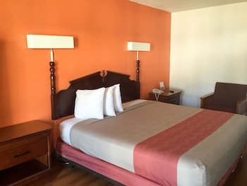 Motel 6 Conyers