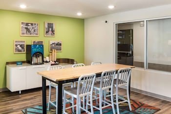 Woodspring Suites Lake Jackson