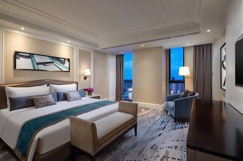 Ramada Plaza By Wyndham Wuhan Huangpi