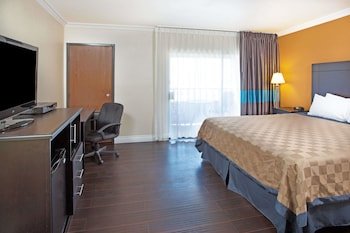Travelodge by Wyndham Sunset-Huntington Beach Ocean Front