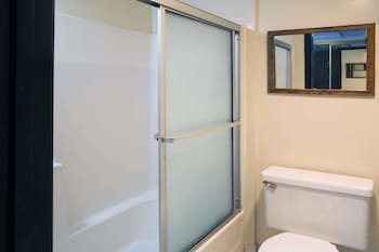Travelodge by Wyndham Sunset-Huntington Beach Ocean Front