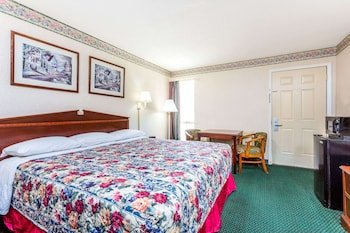 Days Inn by Wyndham Cornelia