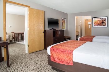 Gray Wolf Inn & Suites