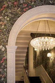 The Cliff Townhouse