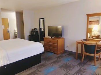 Days Inn by Wyndham Osage Beach Lake of the Ozarks
