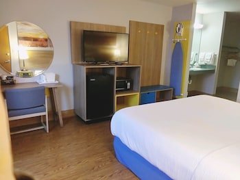 Days Inn by Wyndham Osage Beach Lake of the Ozarks