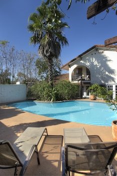 The Lakehouse Bed and Breakfast
