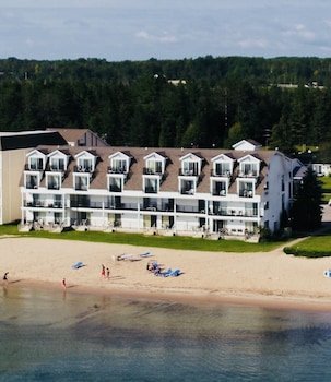 Quality Inn & Suites Beachfront
