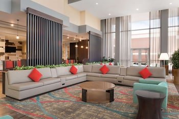 Embassy Suites by Hilton Chicago Naperville
