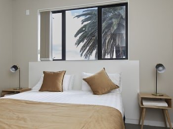 Three Palms Lodge