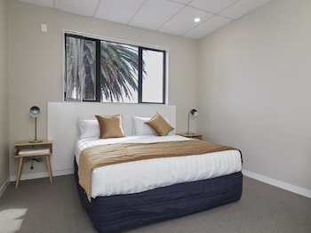 Three Palms Lodge