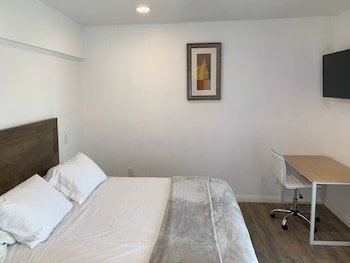 Pine Ave Inn