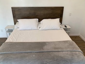 Pine Ave Inn