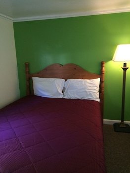 Perry's Motel & Cottages