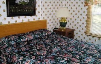 Perry's Motel & Cottages