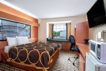 Super 8 by Wyndham Columbus West
