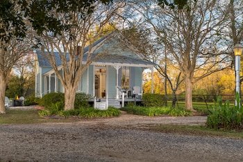 Maison D'Memoire Bed & Breakfast Cottages