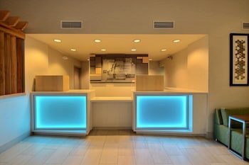 Holiday Inn Express & Suites Milwaukee Airport