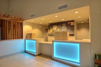Holiday Inn Express & Suites Milwaukee Airport