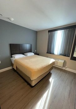 Royal Hotel Bronx