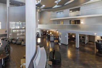 Holiday Inn & Suites Phoenix Airport North