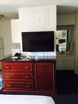 Ranch House Inn & Suites