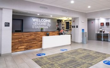 Hampton Inn and Suites Dallas/Lewisville-Vista Ridge Mall