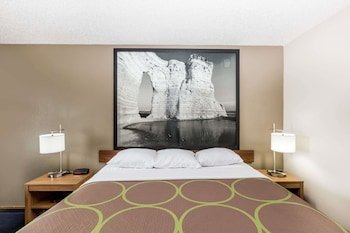 Super 8 by Wyndham Hays KS
