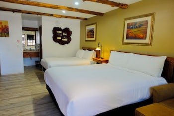 Sleepy Hollow Cabins And Hotel