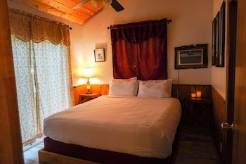 Sleepy Hollow Cabins And Hotel