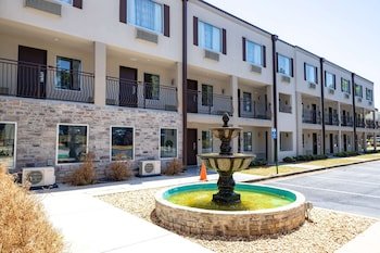 Baymont by Wyndham College Park Atlanta Airport South