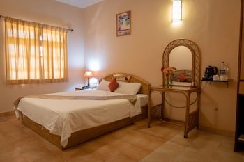 Alcove Beach Resort