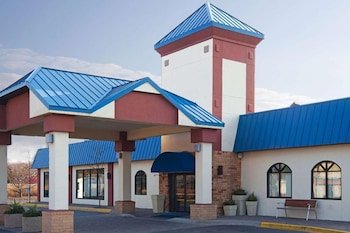 Norwood Inn & Suites Eagan