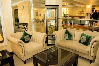 Holiday Grand Hotel & Resort