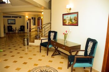 Holiday Grand Hotel & Resort