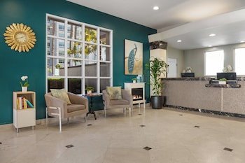 Peacock Suites