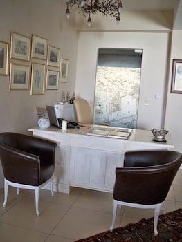 Porto Mani Suites