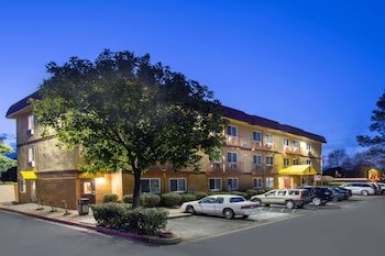 Super 8 by Wyndham Chico