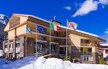 Hotel & Club Bellevue Post