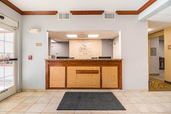 Suburban Studios Waterloo - Cedar Falls - Cedar Valley