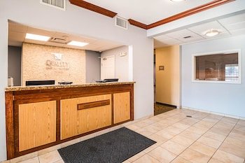 Suburban Studios Waterloo - Cedar Falls - Cedar Valley