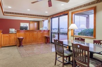 Super 8 by Wyndham Mount Vernon