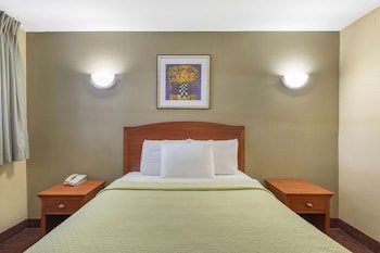 Days Inn by Wyndham Elmsford / White Plains