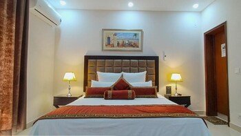Hotel Gulberg Grand