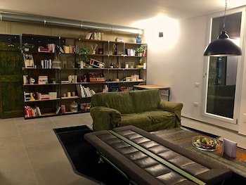 Pove 2.4 Hotel